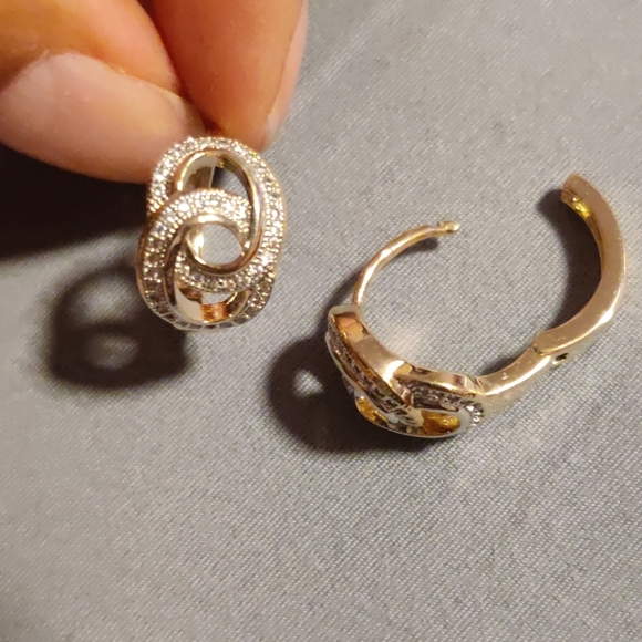 Gold plated Earings - Picture 5 of 8